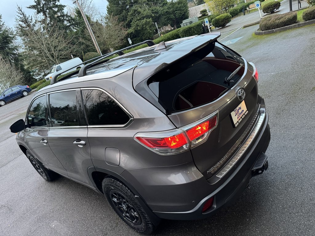 2016 Toyota Highlander Image 10