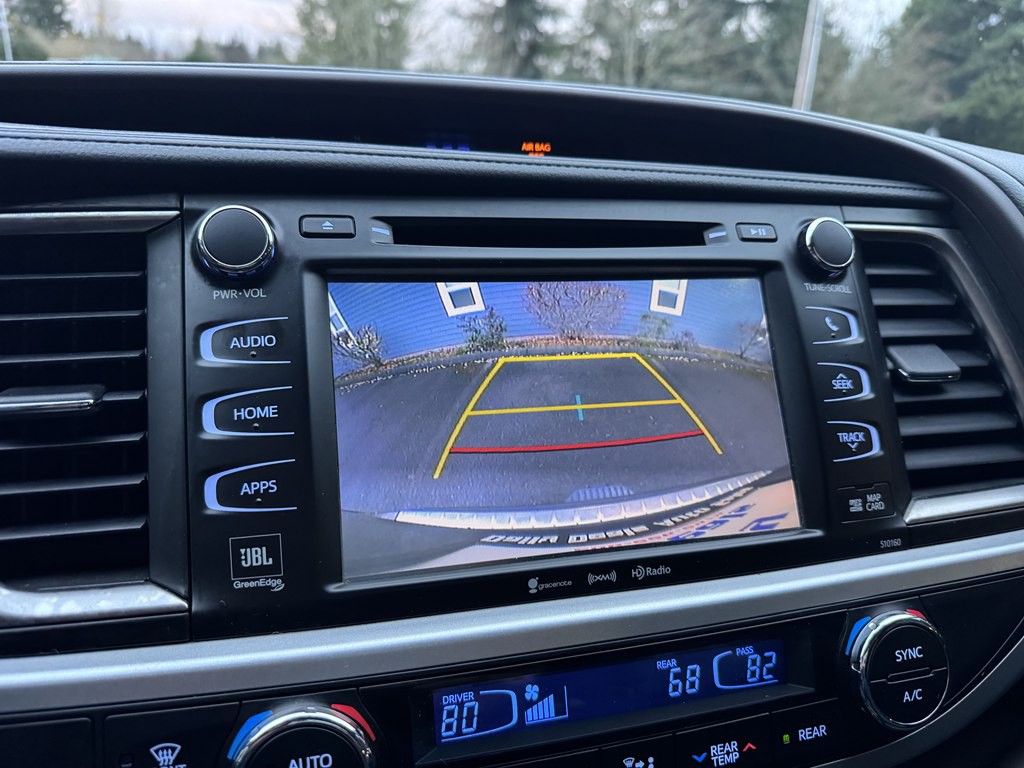 2016 Toyota Highlander Image 16