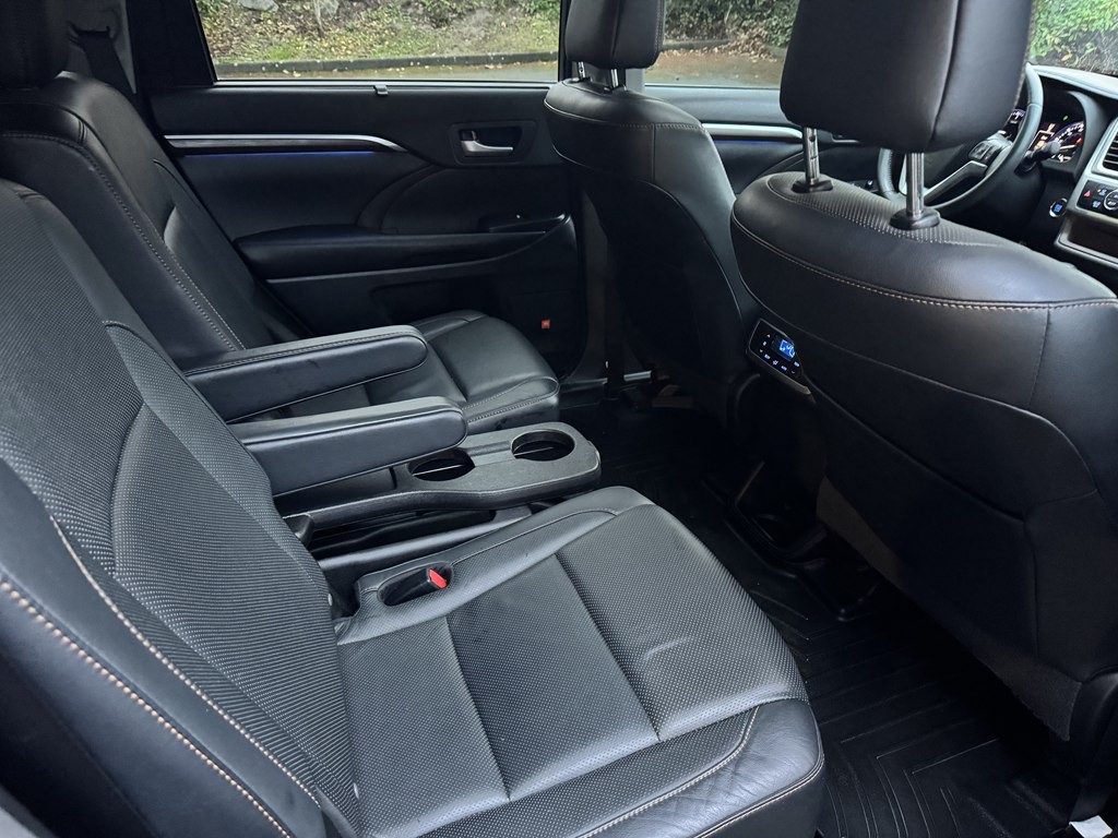 2016 Toyota Highlander Image 21