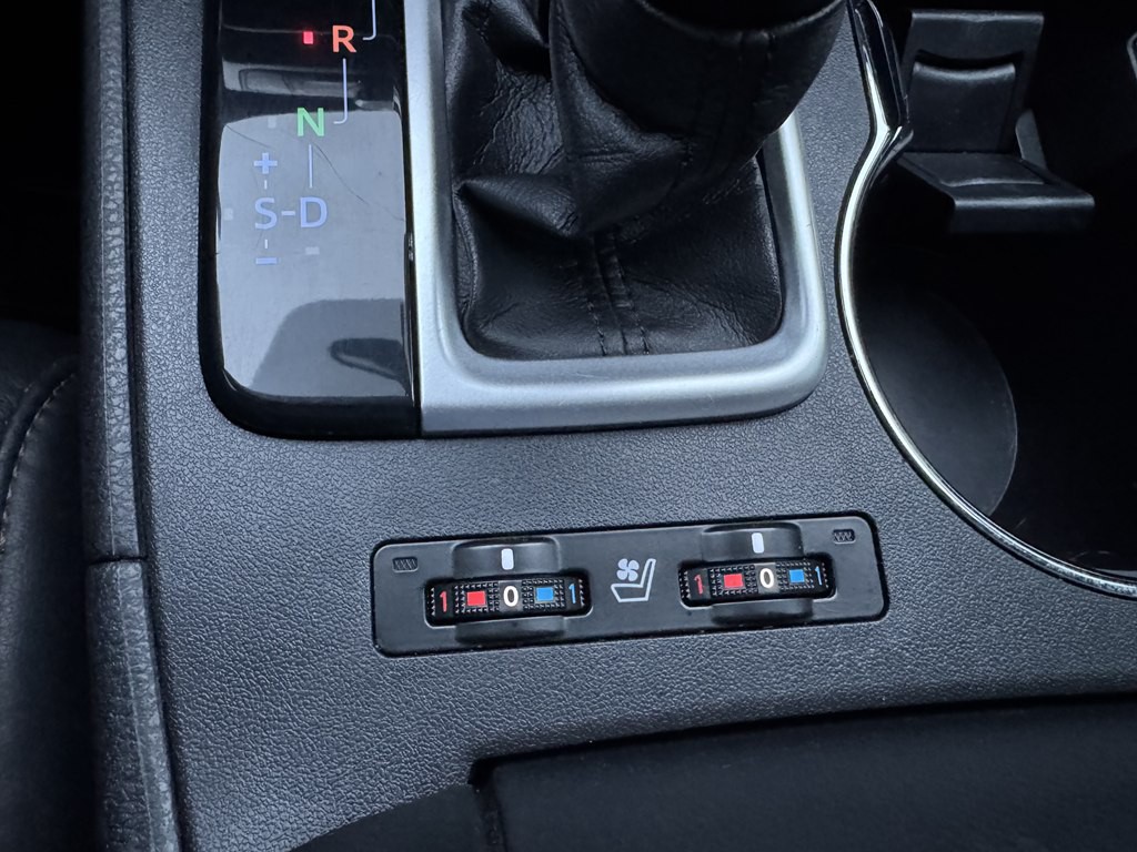 2016 Toyota Highlander Image 25