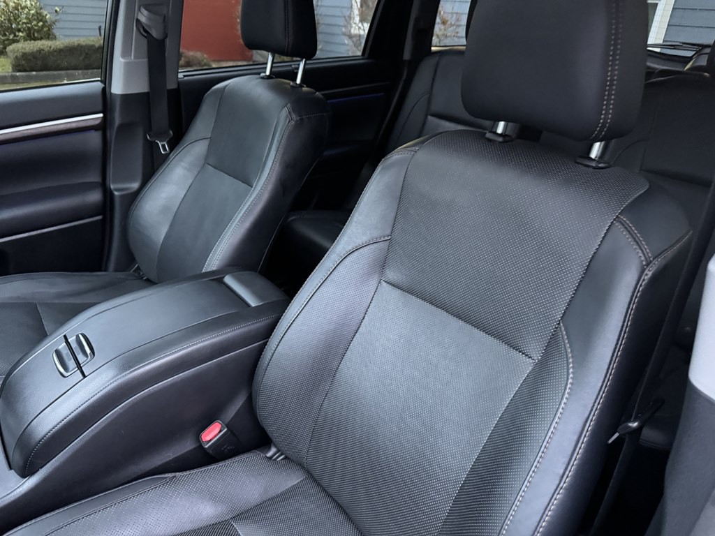 2016 Toyota Highlander Image 19