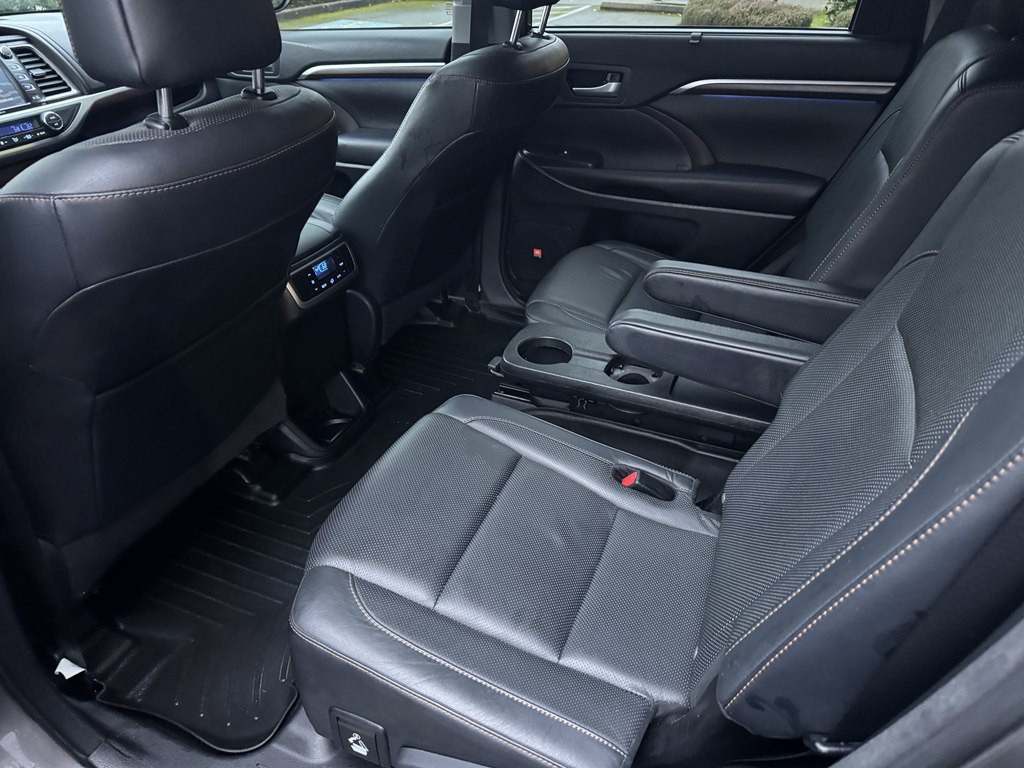 2016 Toyota Highlander Image 23