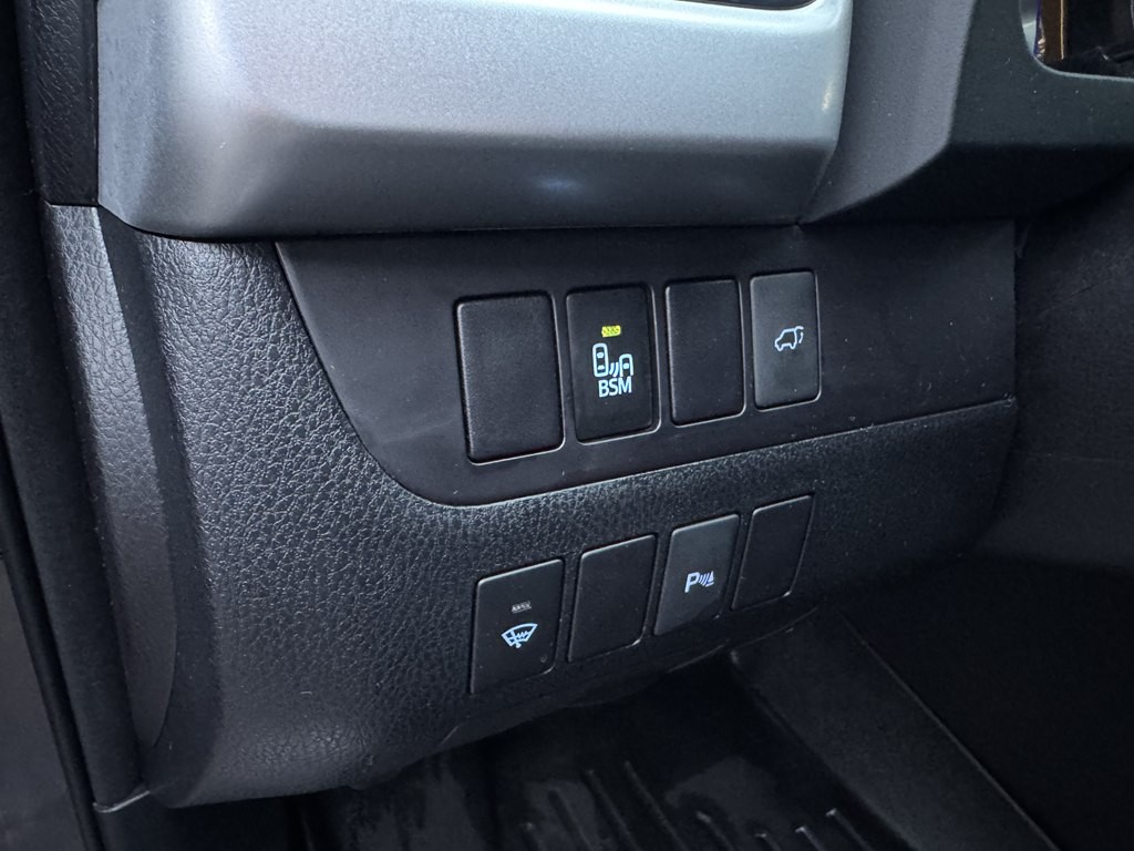 2016 Toyota Highlander Image 28