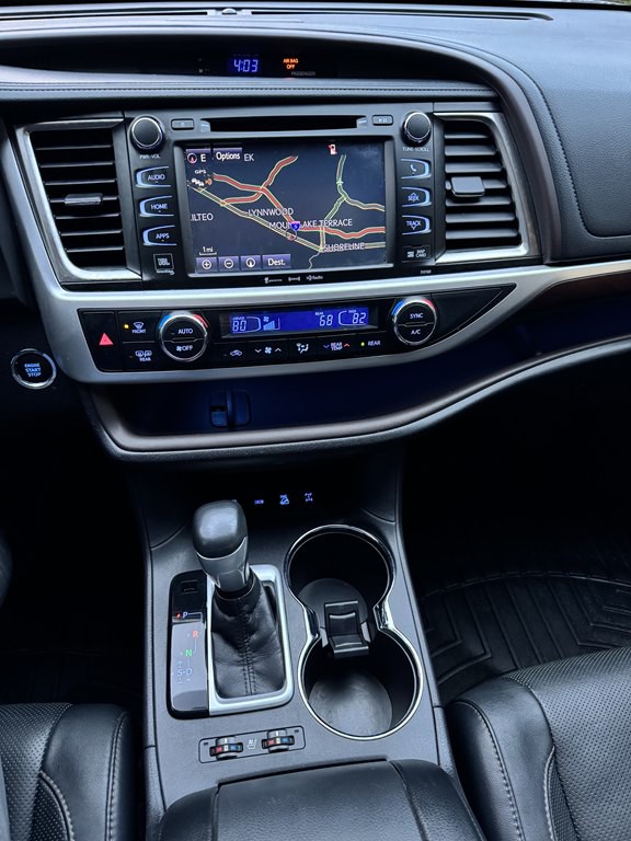 2016 Toyota Highlander Image 30