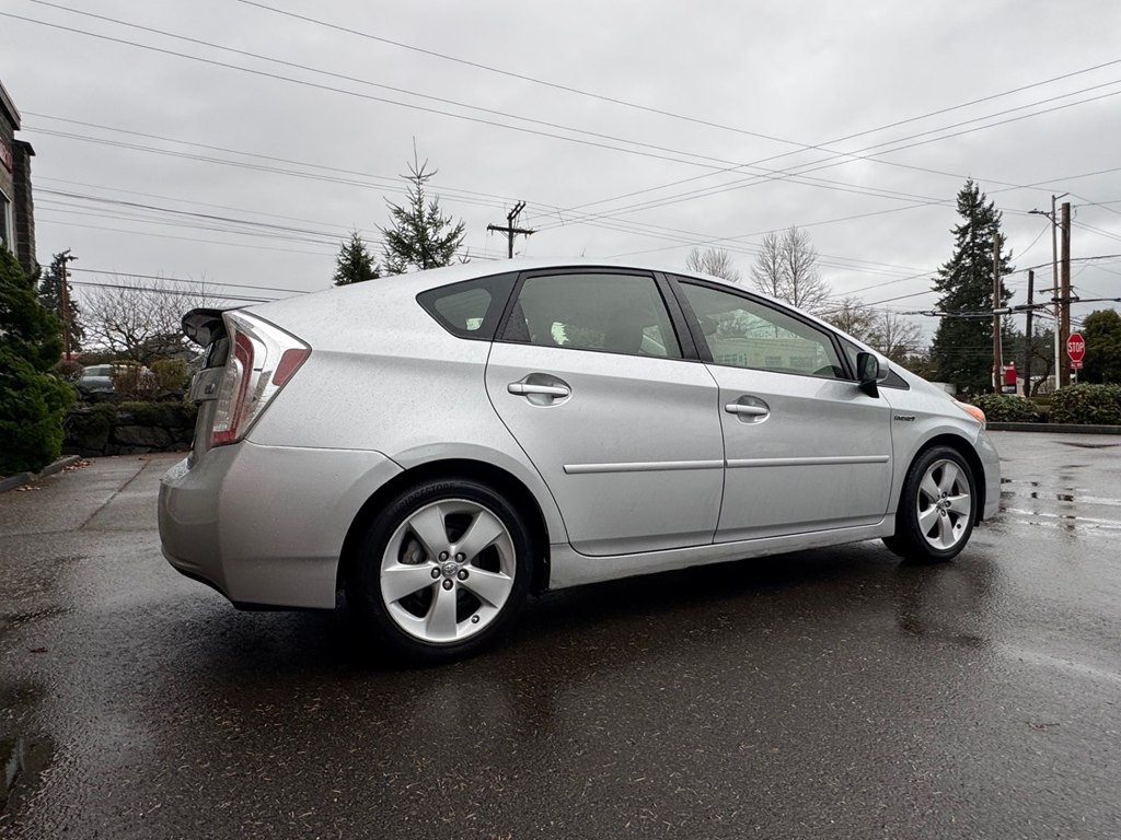 2013 Toyota Prius Image 2