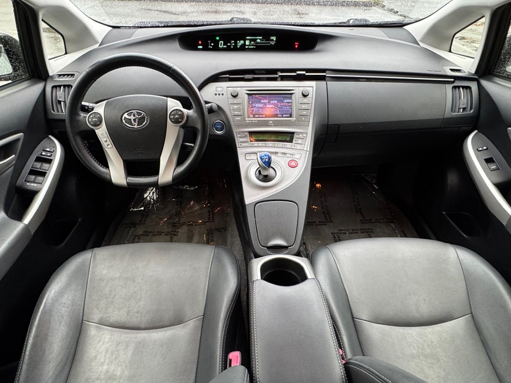 2013 Toyota Prius Image 15