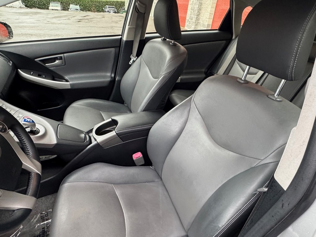 2013 Toyota Prius Image 17