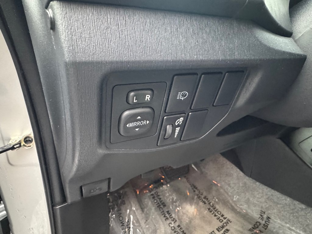 2013 Toyota Prius Image 25