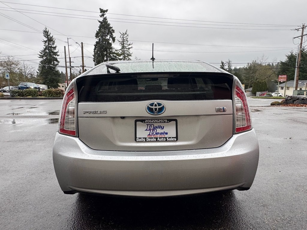 2013 Toyota Prius Image 11