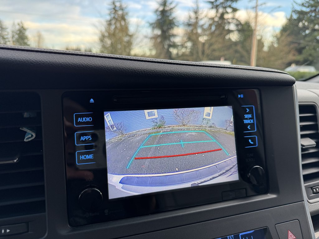 2015 Toyota Sienna Image 24