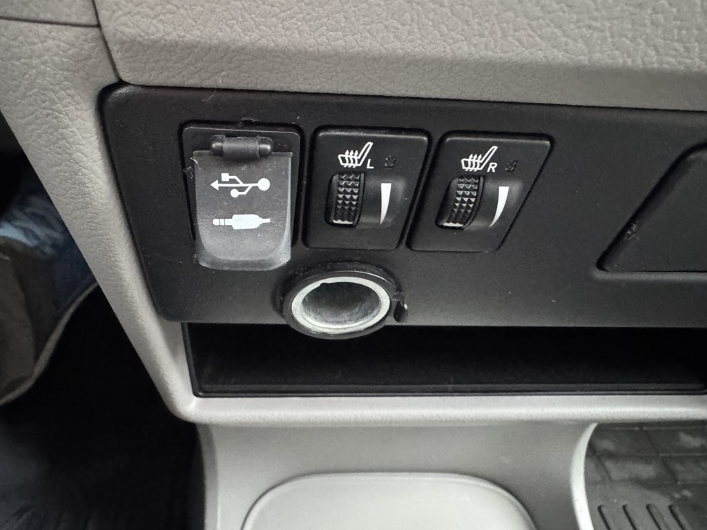 2015 Toyota Sienna Image 25