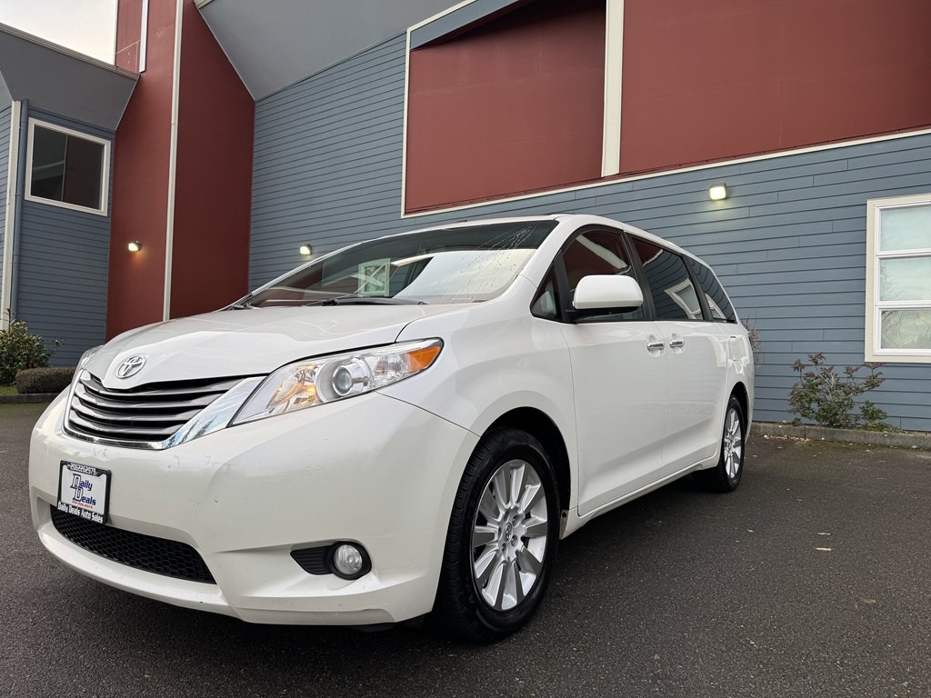 2015 Toyota Sienna Image 4