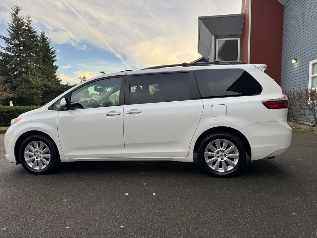 2015 Toyota Sienna Image 5