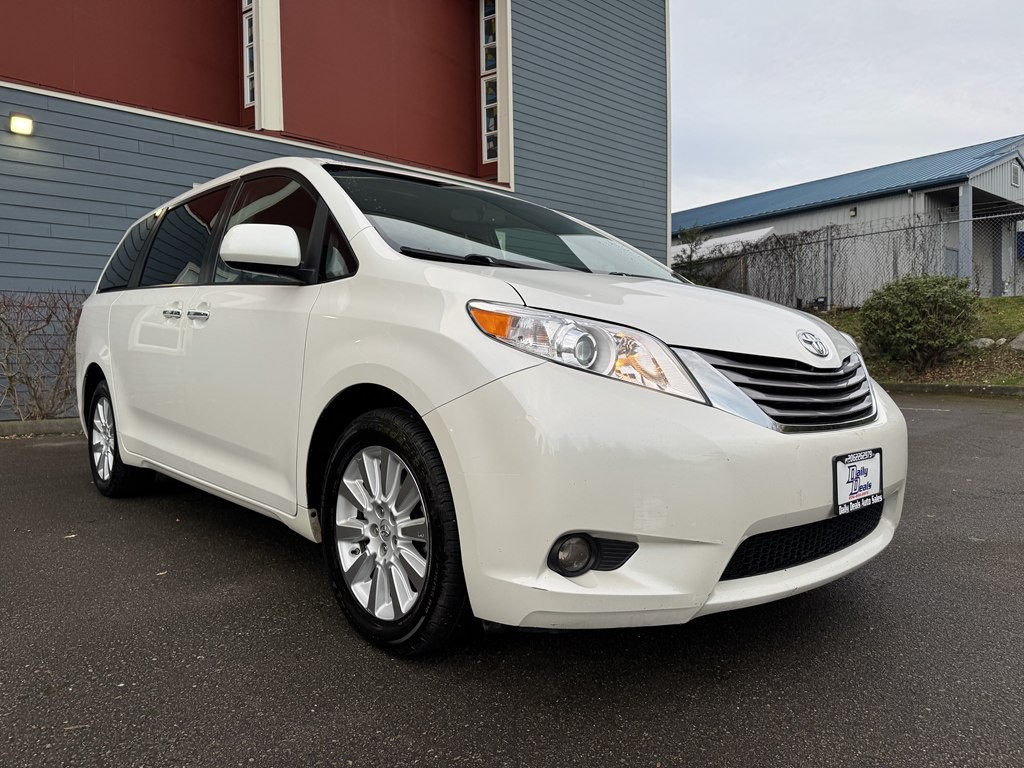 2015 Toyota Sienna Image 7