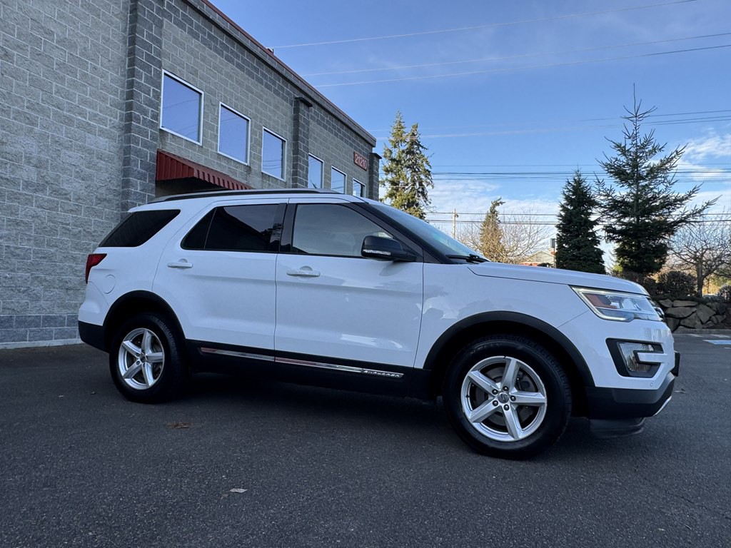 2016 Ford Explorer Image 2