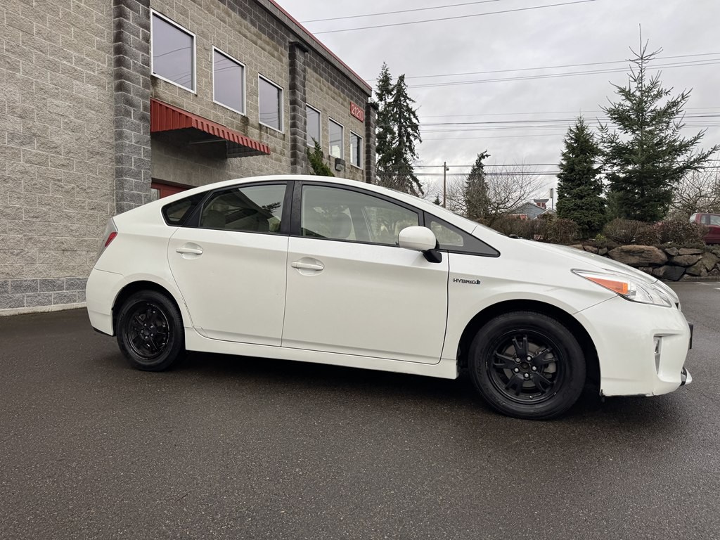 2013 Toyota Prius Image 2