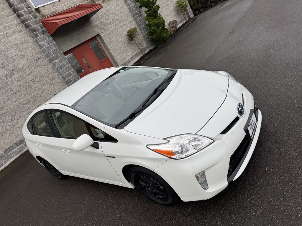 2013 Toyota Prius Image 11