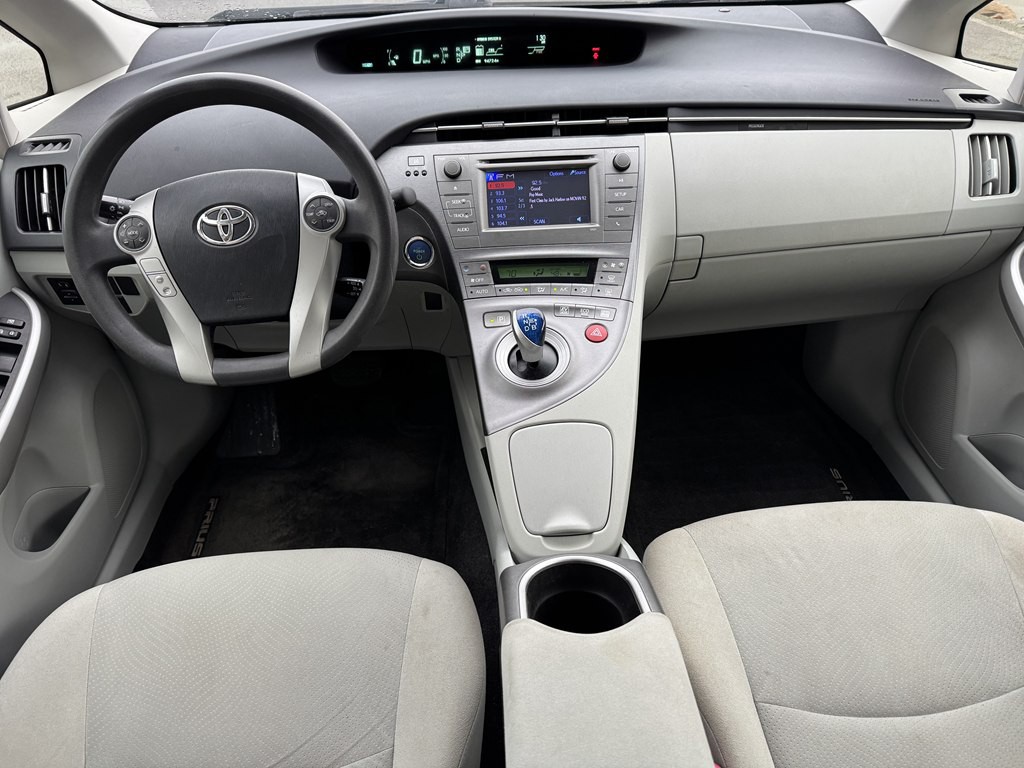 2013 Toyota Prius Image 14