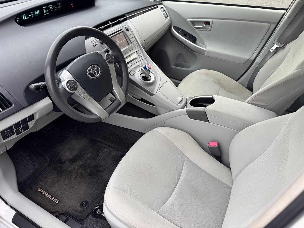 2013 Toyota Prius Image 16