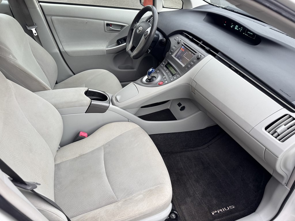 2013 Toyota Prius Image 18
