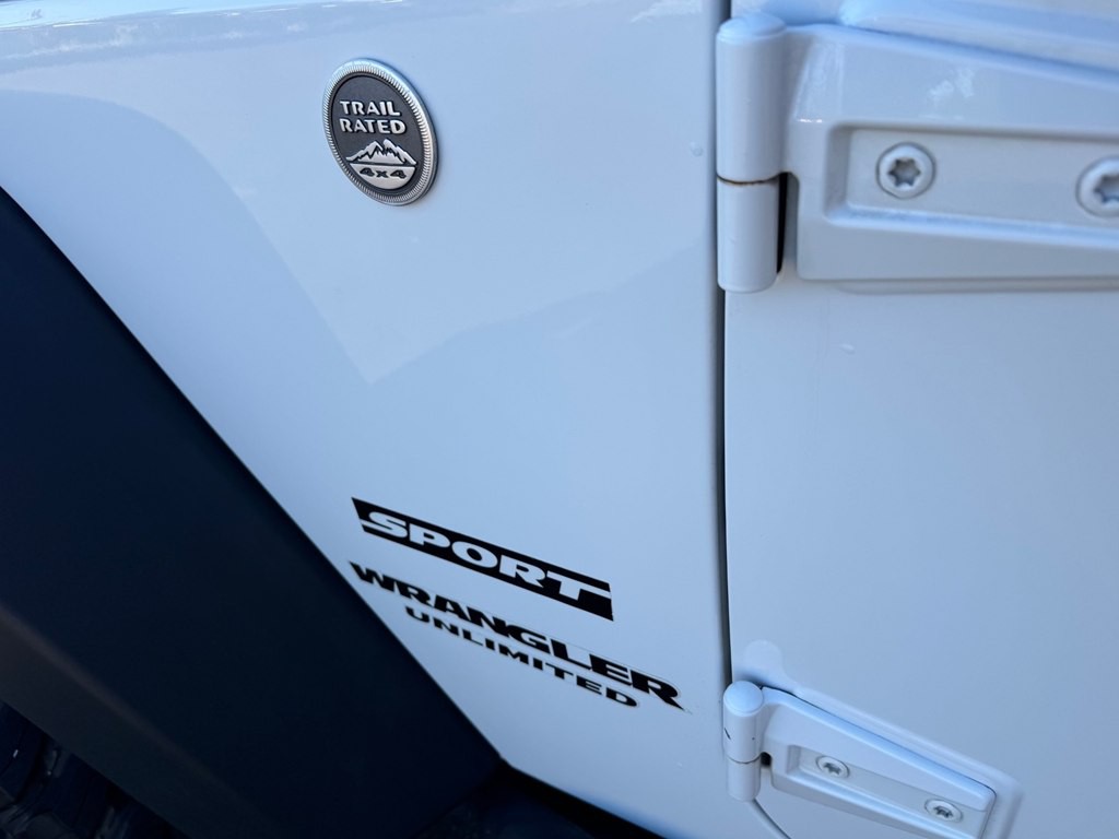 2013 Jeep Wrangler Image 11