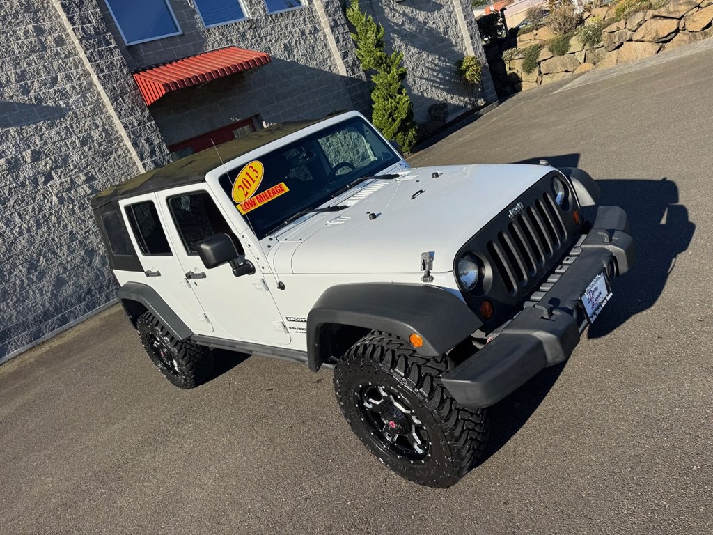 2013 Jeep Wrangler Image 12