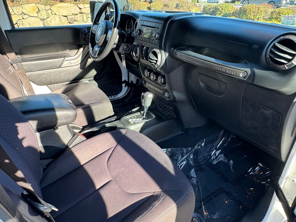 2013 Jeep Wrangler Image 16