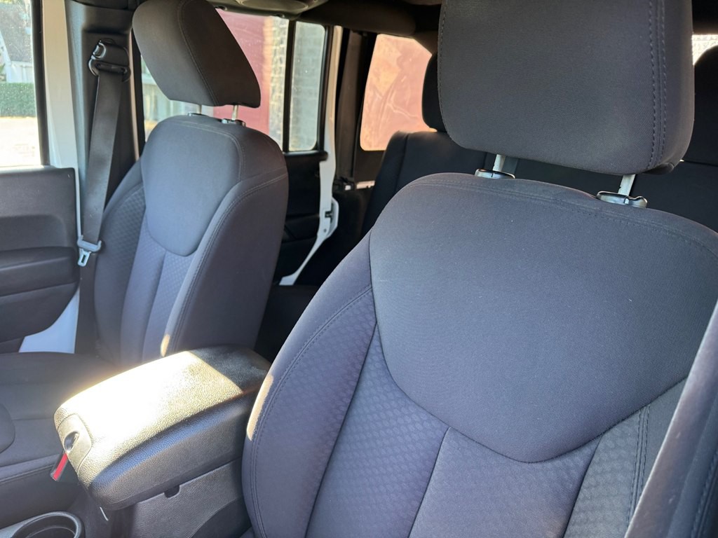 2013 Jeep Wrangler Image 17