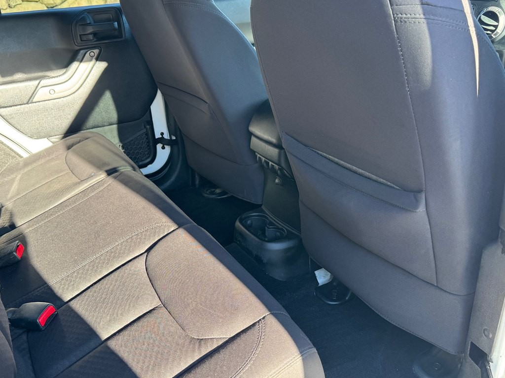 2013 Jeep Wrangler Image 20