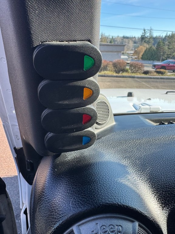 2013 Jeep Wrangler Image 23