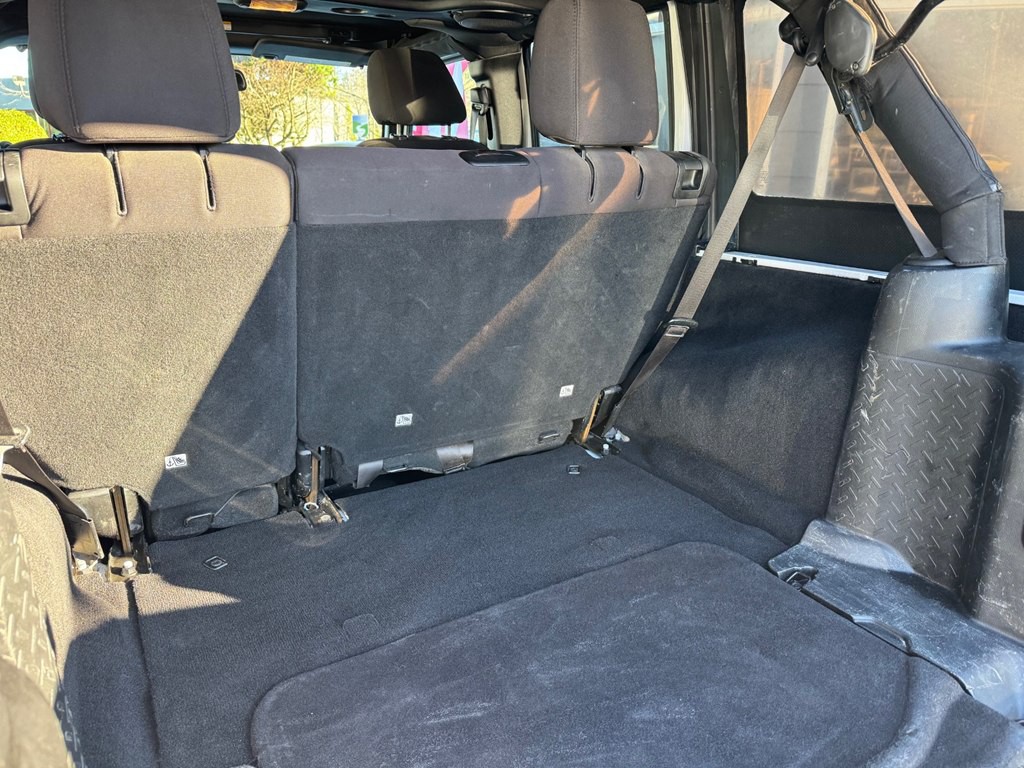 2013 Jeep Wrangler Image 24