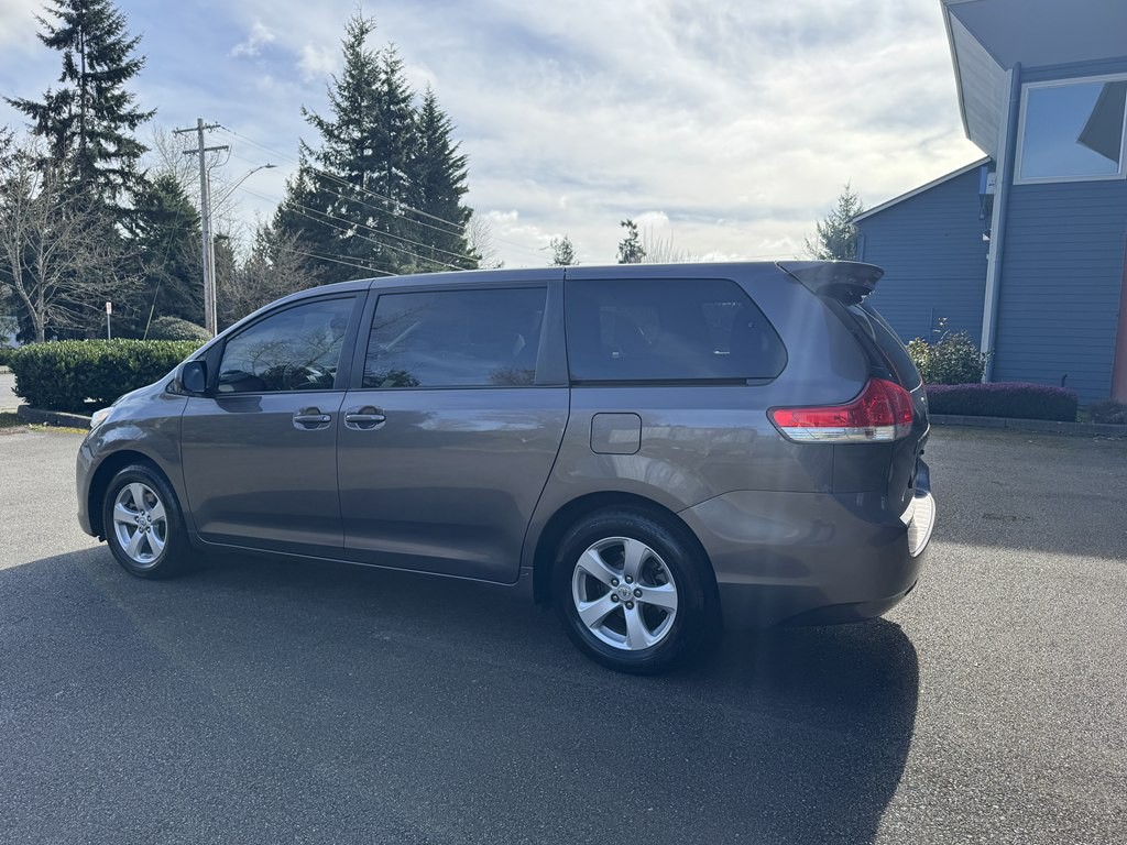 2012 Toyota Sienna Image 5