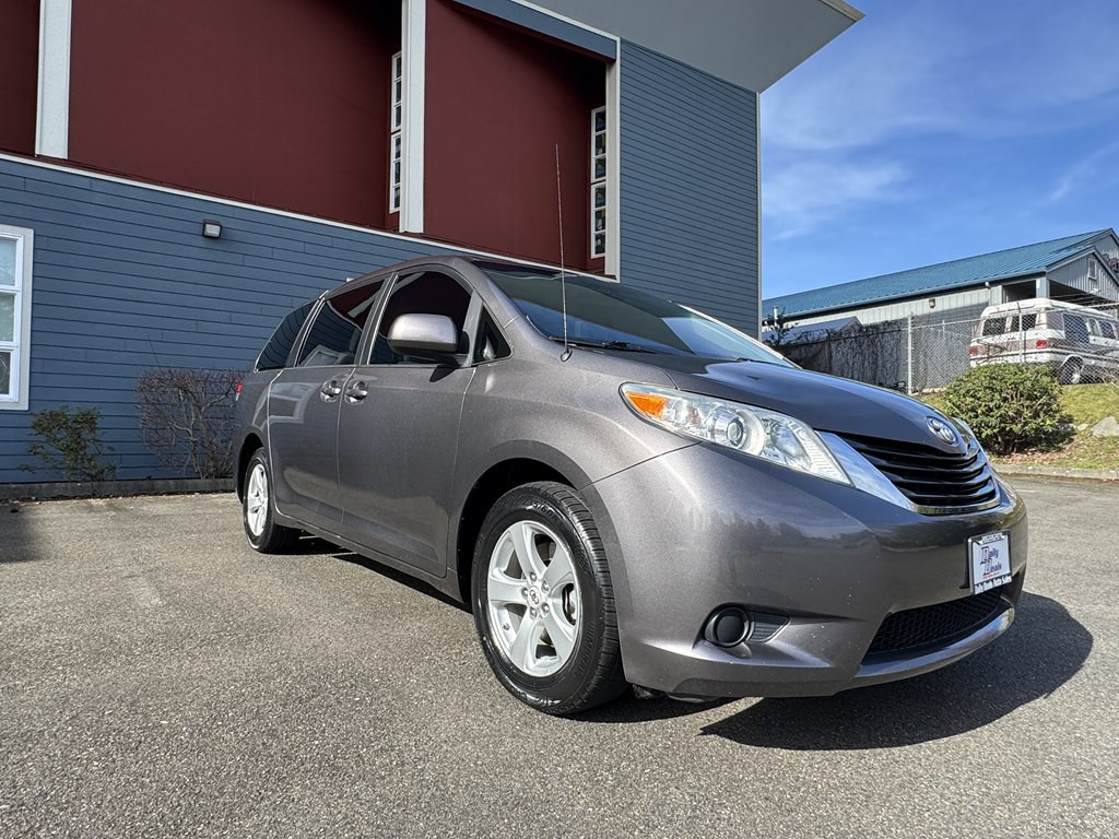 2012 Toyota Sienna Image 6