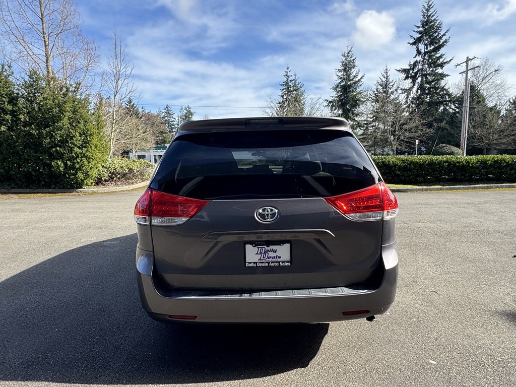 2012 Toyota Sienna Image 8