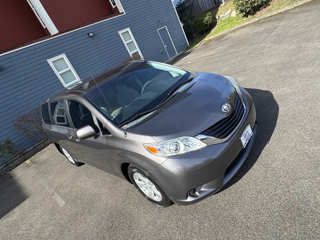 2012 Toyota Sienna Image 10
