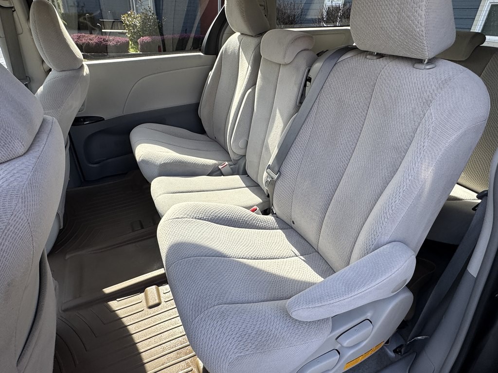 2012 Toyota Sienna Image 20