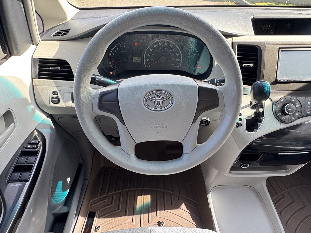 2012 Toyota Sienna Image 24