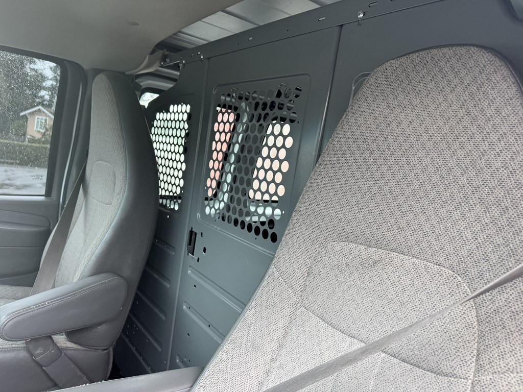 2014 GMC Savana Image 15