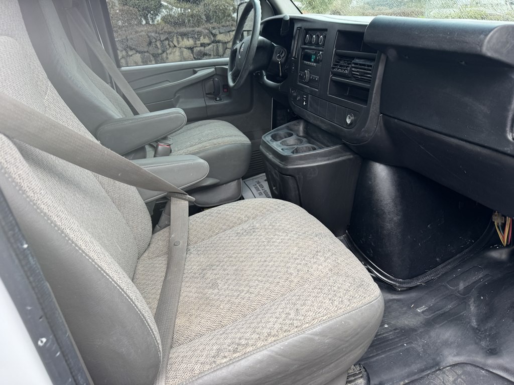 2014 GMC Savana Image 16