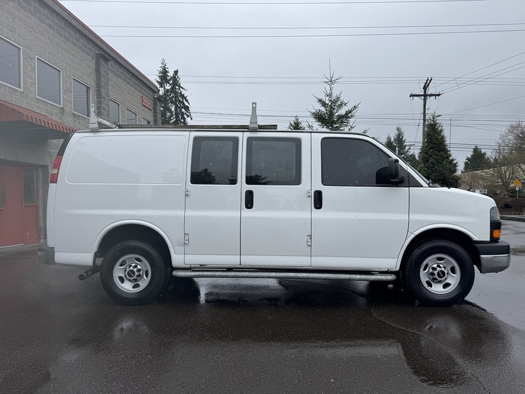 2014 GMC Savana Image 2