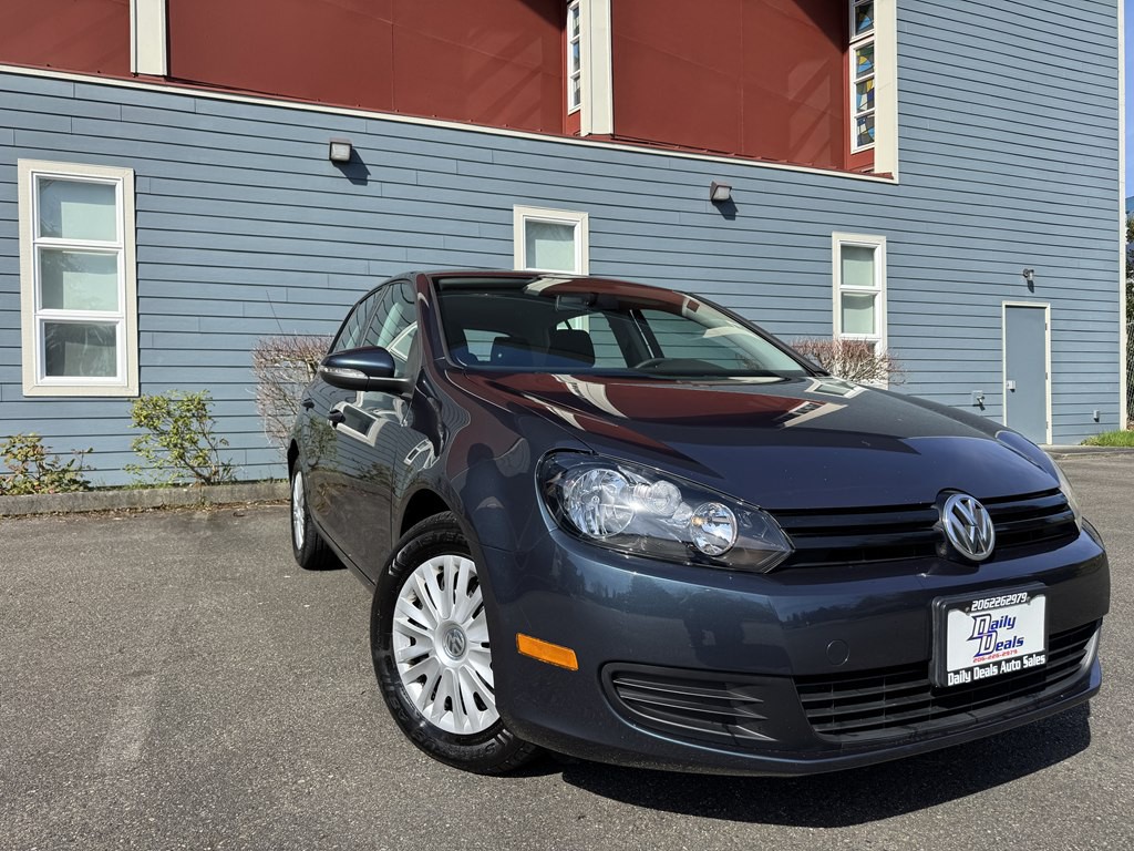 2012 Volkswagen Golf Image 1