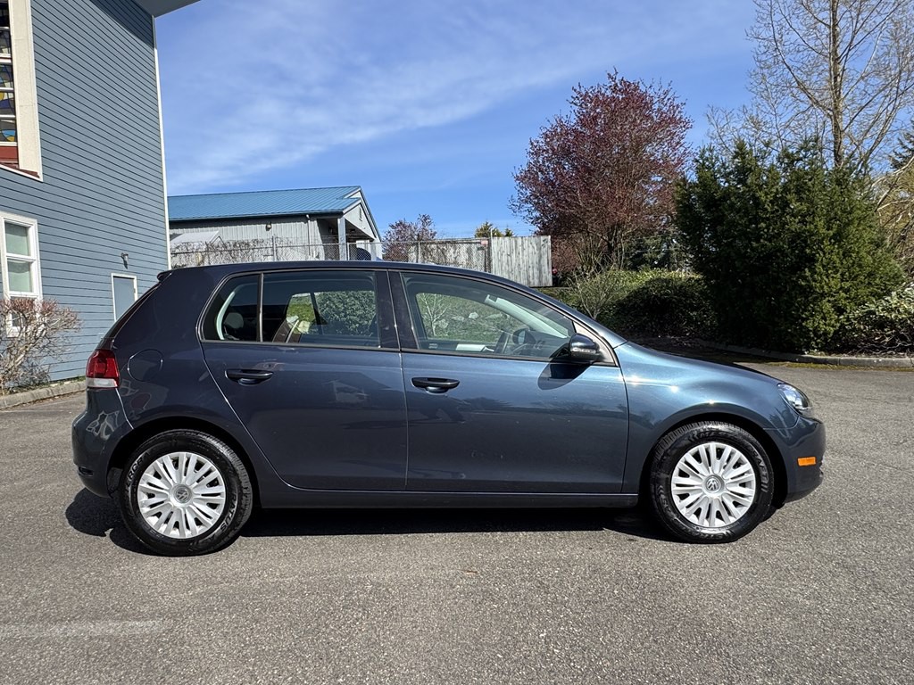 2012 Volkswagen Golf Image 2