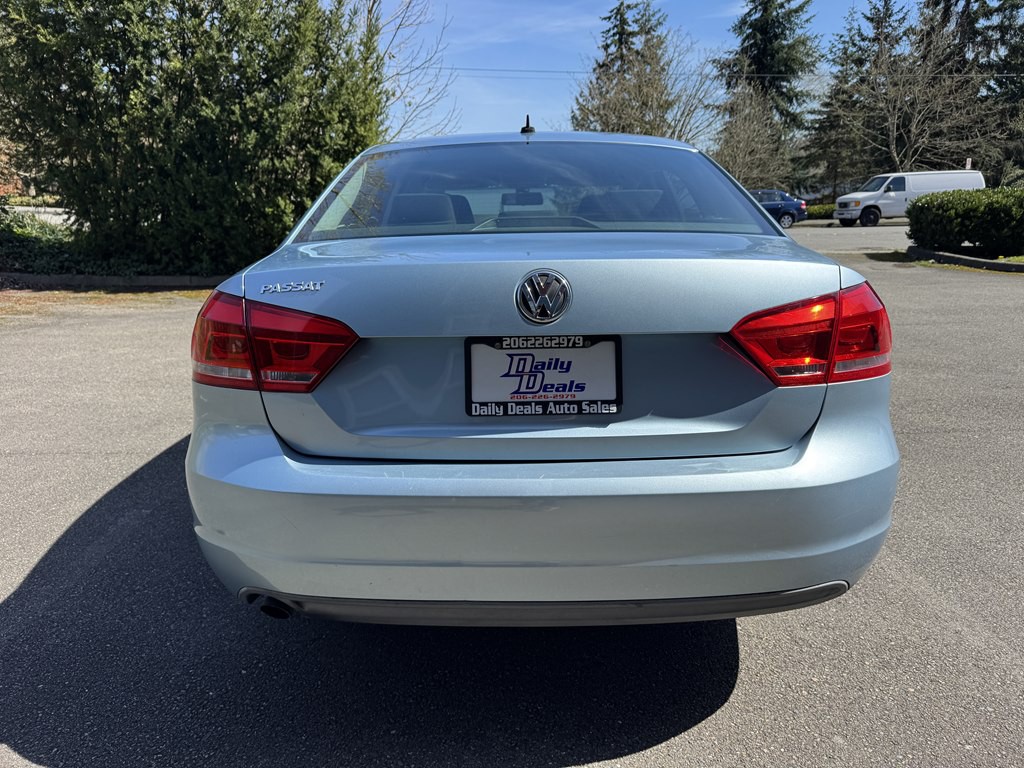 2013 Volkswagen Passat Image 9