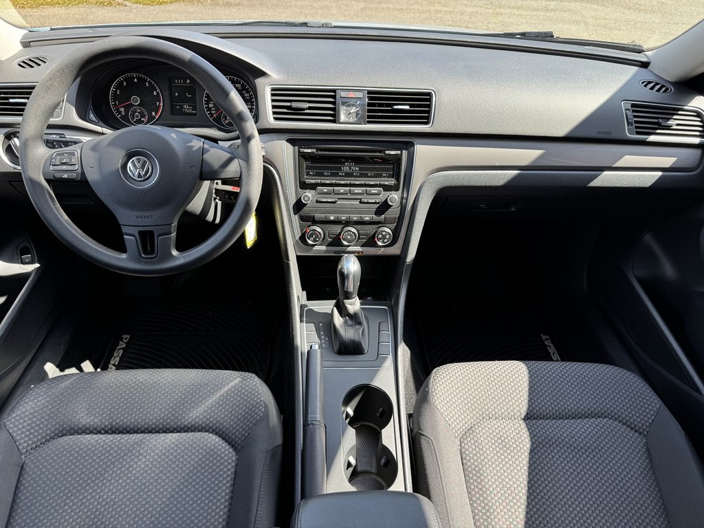 2013 Volkswagen Passat Image 14