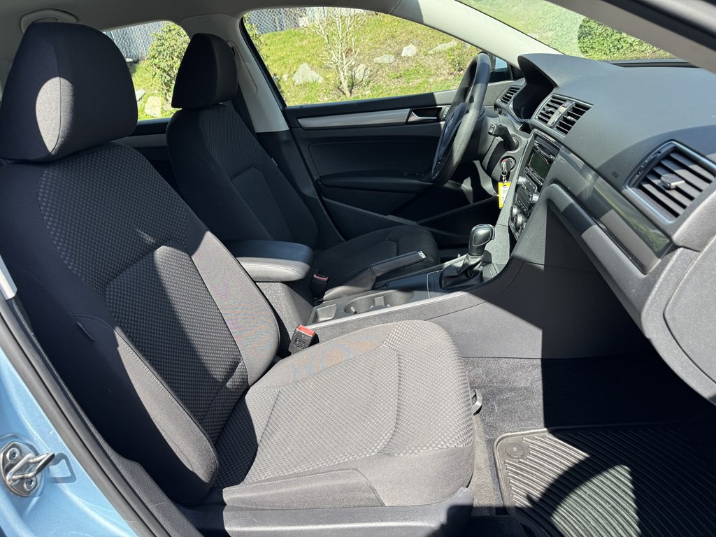 2013 Volkswagen Passat Image 17