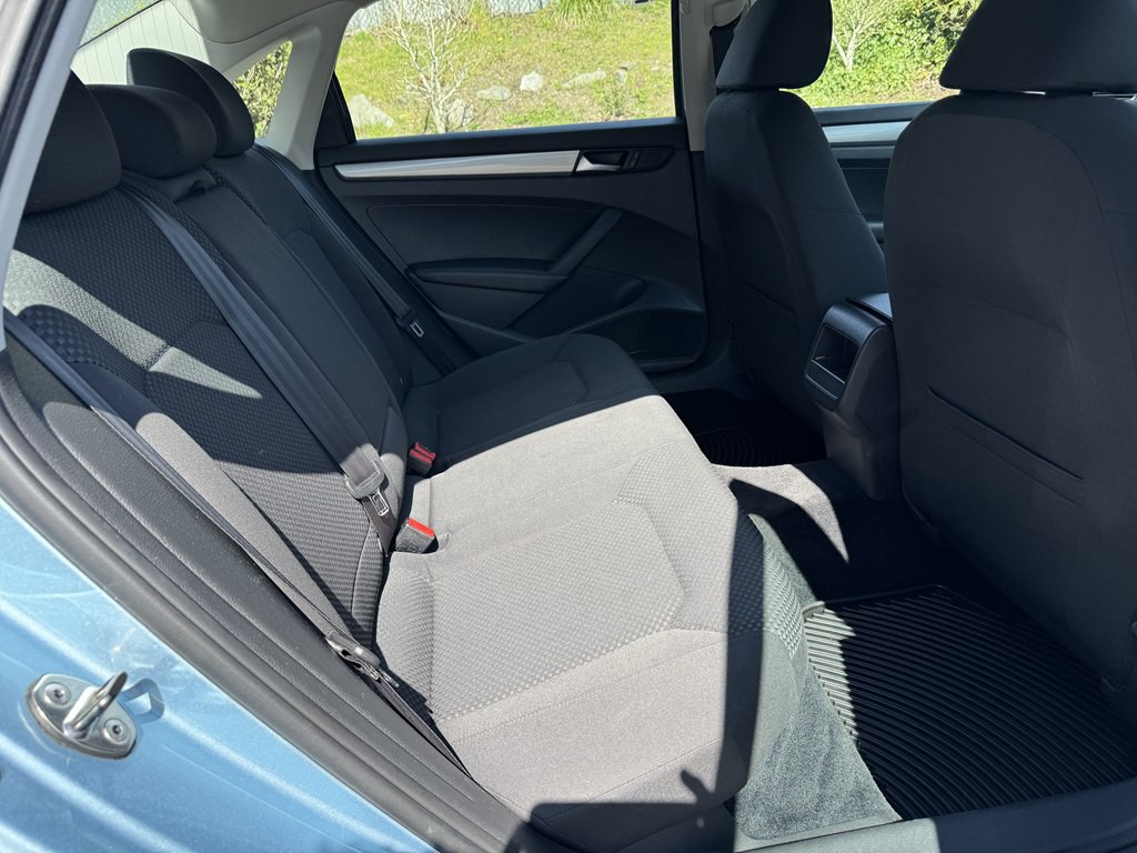 2013 Volkswagen Passat Image 20