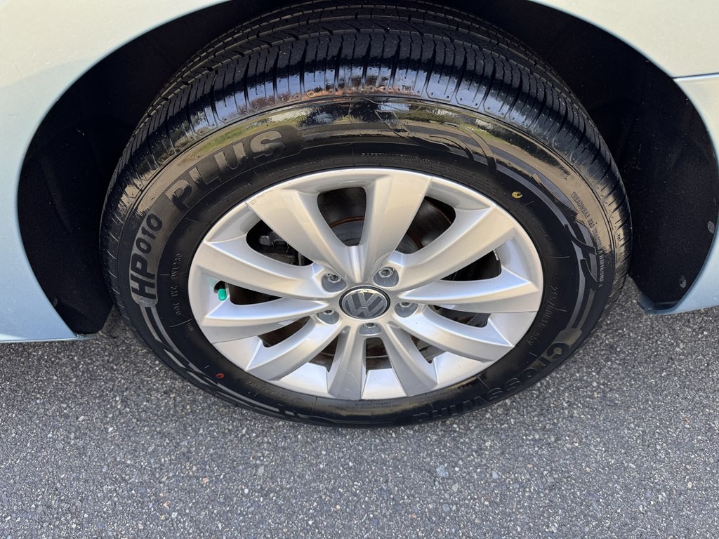 2013 Volkswagen Passat Image 22