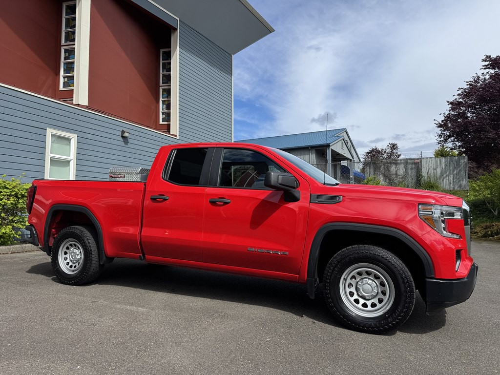 2019 GMC Sierra Image 2