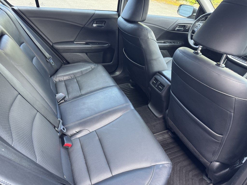 2015 Honda Accord Image 18