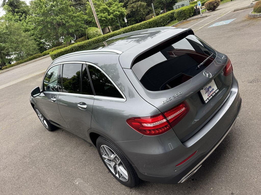2017 Mercedes-Benz GLC-Class Image 11
